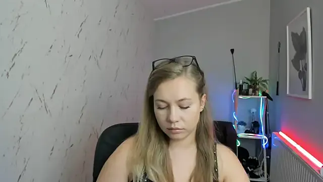 TarraKate – webcam model profile photo Image 14