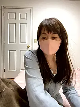 R-bonbon – webcam model profile photo Image 13