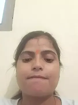 KiraMae – webcam model profile photo Image 4