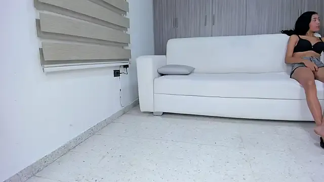 Loverhot12 – webcam model profile photo Image 17