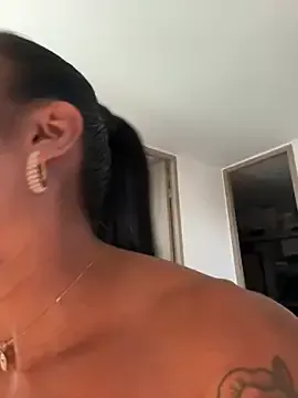 NANA_7 – webcam model profile photo Image 11