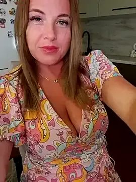 roouse – webcam model profile photo Image 8