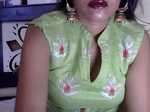 oxo_yuna_oxo – webcam model profile photo Image 13