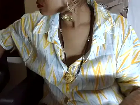 oxo_yuna_oxo – webcam model profile photo Image 5