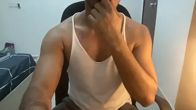 roouse – webcam model profile photo Image 13