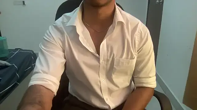 roouse – webcam model profile photo Image 18