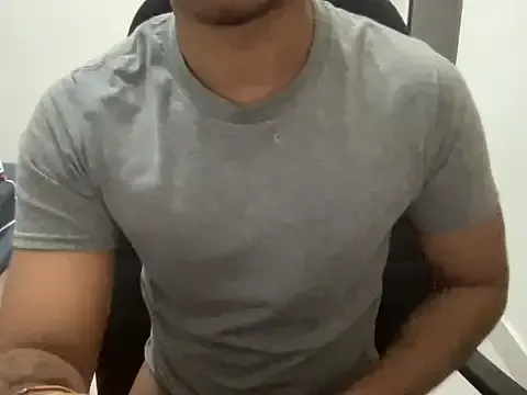 roouse – webcam model profile photo Image 4