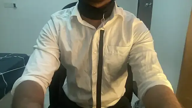 roouse – webcam model profile photo Image 5