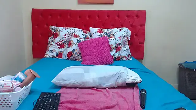 oxo_yuna_oxo – webcam model profile photo Image 17