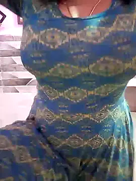 roouse – webcam model profile photo Image 4