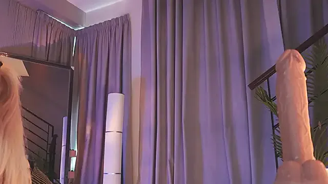 roouse – webcam model profile photo Image 15