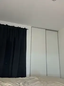 roouse – webcam model profile photo Image 11