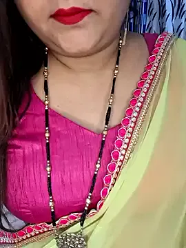 BellaDiNatale – webcam model profile photo Image 4