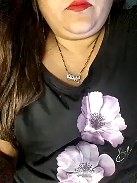 BellaDiNatale – webcam model profile photo Image 9