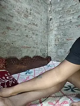 R-bonbon – webcam model profile photo Image 3