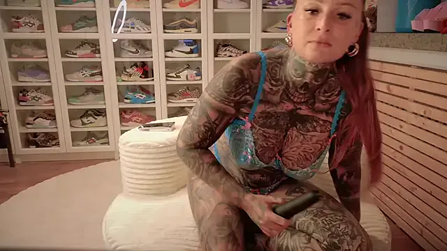 Crypto_Live – webcam model profile photo Image 11