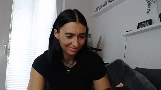 NANA_7 – webcam model profile photo Image 17