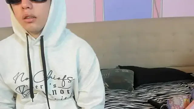 Awesomelusty – webcam model profile photo Image 7