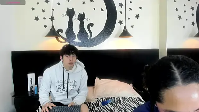 Awesomelusty – webcam model profile photo Image 8