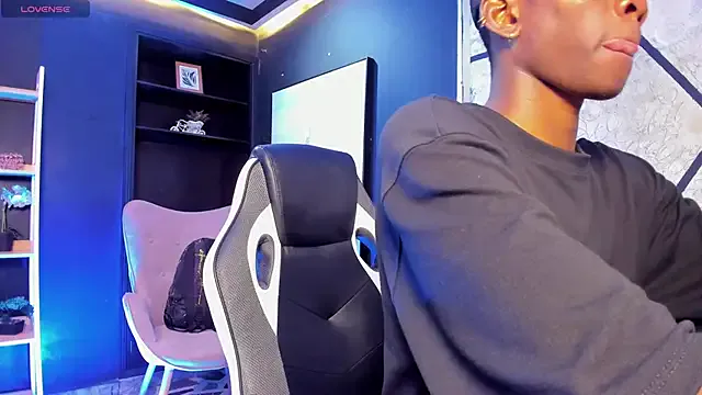 Benson18y – webcam model profile photo Image 3