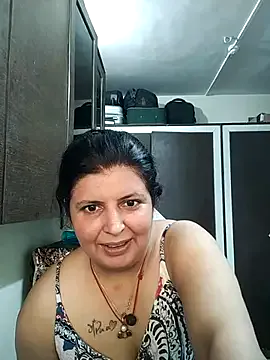 Awesomelusty – webcam model profile photo Image 3