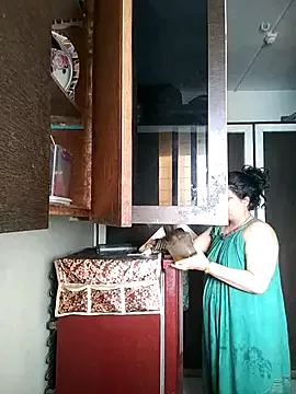 Awesomelusty – webcam model profile photo Image 4