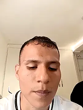 Awesomelusty – webcam model profile photo Image 7