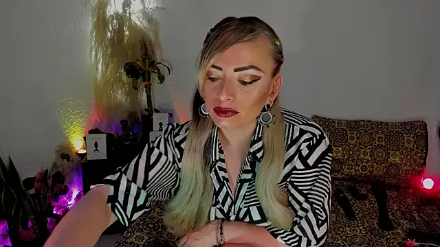 oxo_yuna_oxo – webcam model profile photo Image 13