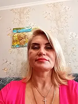 roouse – webcam model profile photo Image 13