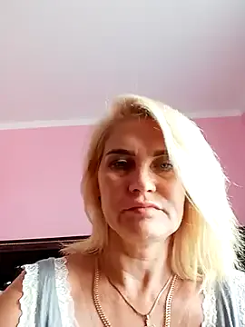 roouse – webcam model profile photo Image 14