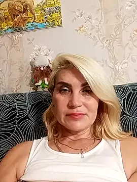 roouse – webcam model profile photo Image 3