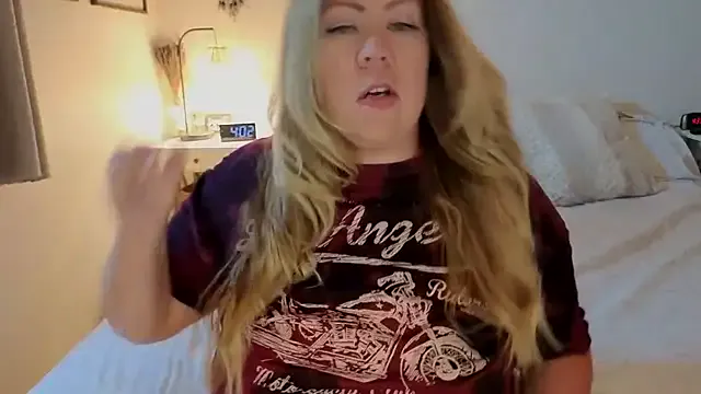 Awesomelusty – webcam model profile photo Image 11