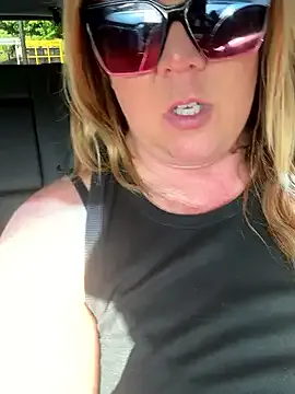 Awesomelusty – webcam model profile photo Image 12