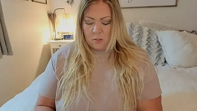 Awesomelusty – webcam model profile photo Image 15