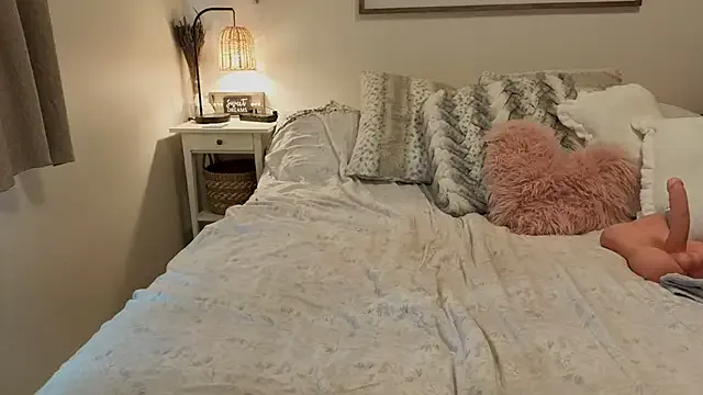 Awesomelusty – webcam model profile photo Image 16