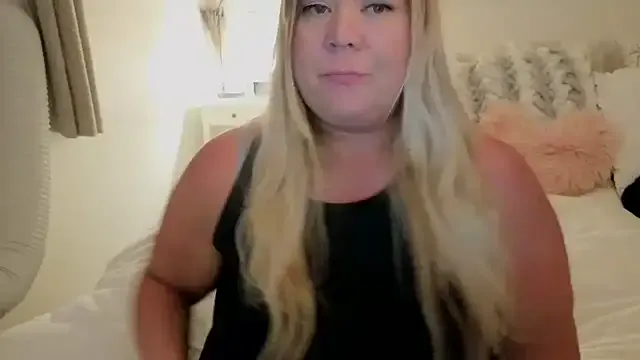 Awesomelusty – webcam model profile photo Image 19