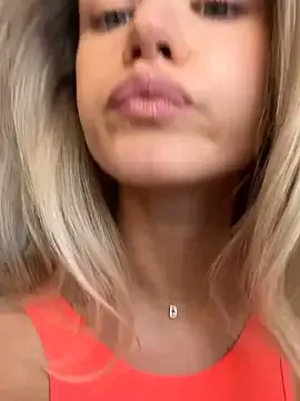 maataaan – webcam model profile photo Image 8