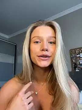 maataaan – webcam model profile photo Image 9