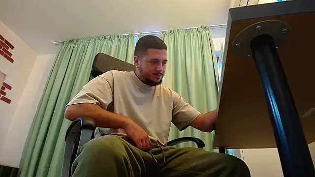 oxo_yuna_oxo – webcam model profile photo Image 16