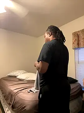 hintly – webcam model profile photo Image 4