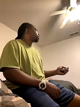 hintly – webcam model profile photo Image 5