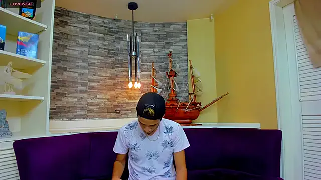 oxo_yuna_oxo – webcam model profile photo Image 3