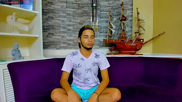 oxo_yuna_oxo – webcam model profile photo Image 4