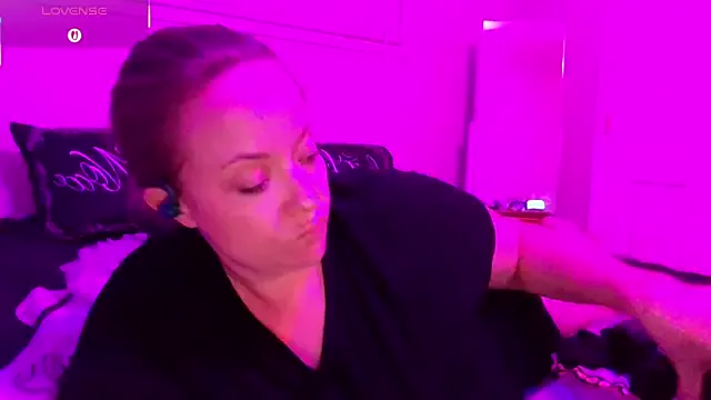 oxo_yuna_oxo – webcam model profile photo Image 12