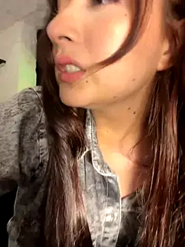 maataaan – webcam model profile photo Image 3