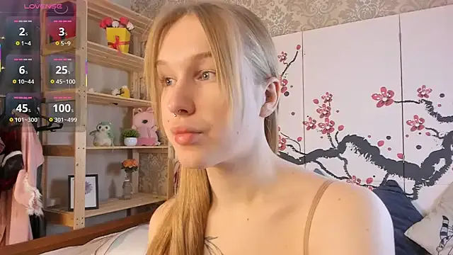 NikaVarga – webcam model profile photo Image 3