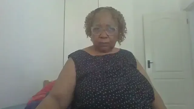 oxo_yuna_oxo – webcam model profile photo Image 14