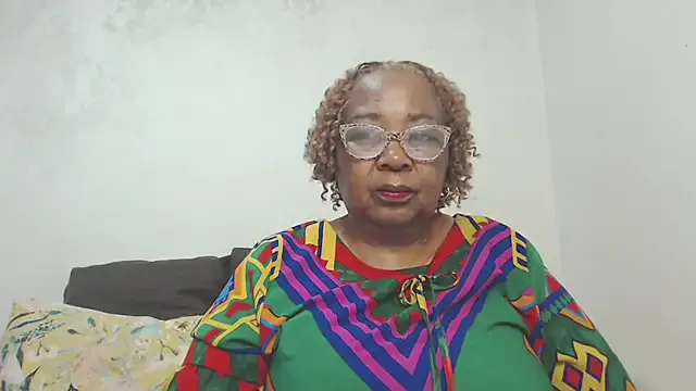 oxo_yuna_oxo – webcam model profile photo Image 15