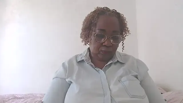 oxo_yuna_oxo – webcam model profile photo Image 17