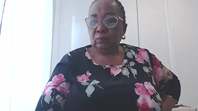 oxo_yuna_oxo – webcam model profile photo Image 3